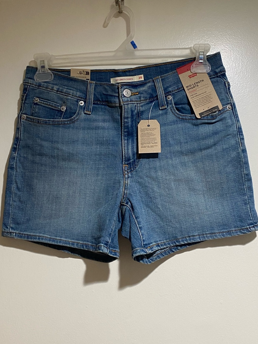 NWT Levi's women's mid-length denim shorts Size 29